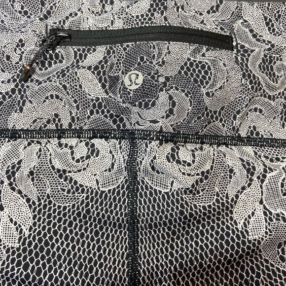 Lululemon Black White Lace Print Leggings Size 6 Zip Pocket - Picture 3 of 4
